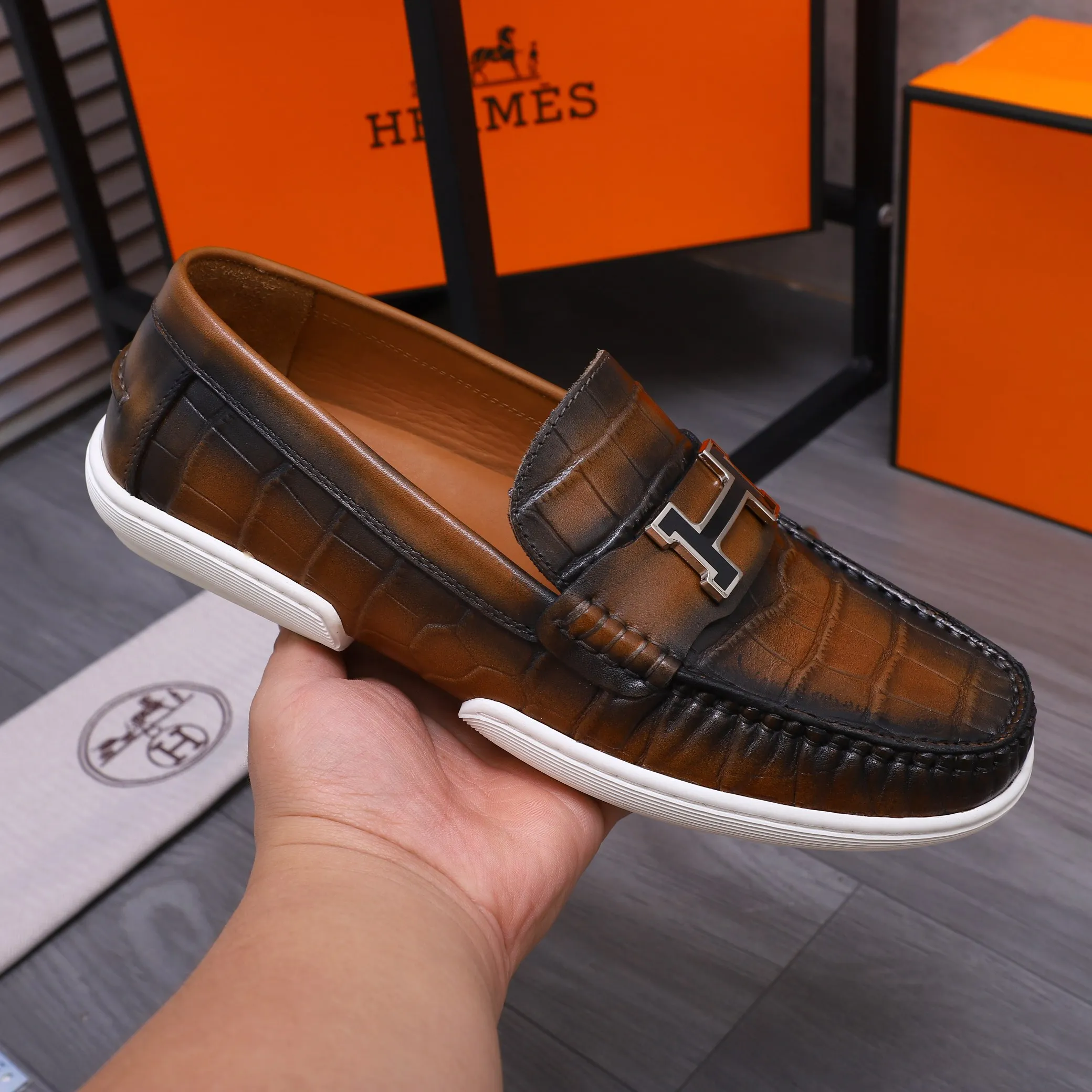 Men's shoes 💰500 Product trademark: HERMES "Hermes" casual slip-on leather shoes Regular size: 38-46 (45.46 custom-made, non-returnable) Product materials: Selected high-quality color-brushed stone grain cowhide upper, cowhide lining, original outsole